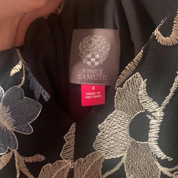 NWT Vince Camuto navy embroidered floral dress - Picture 9 of 10